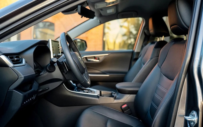 Toyota RAV4 cena 187000 przebieg: 29476, rok produkcji 2021 z Płock małe 631